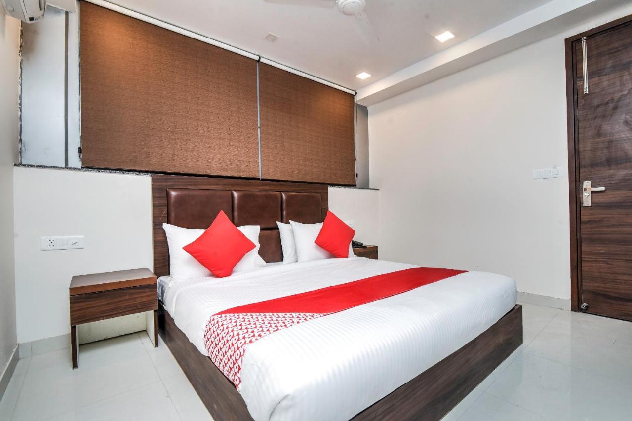 Oyo 23191 Flagship Hotel Raj Madan Ameerpet ไฮเดอราบัด ภายนอก รูปภาพ