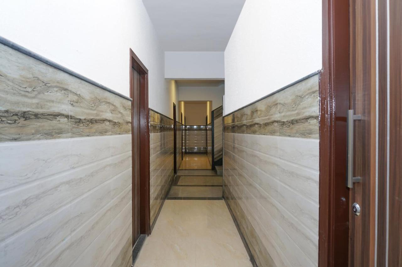 Oyo 23191 Flagship Hotel Raj Madan Ameerpet ไฮเดอราบัด ภายนอก รูปภาพ
