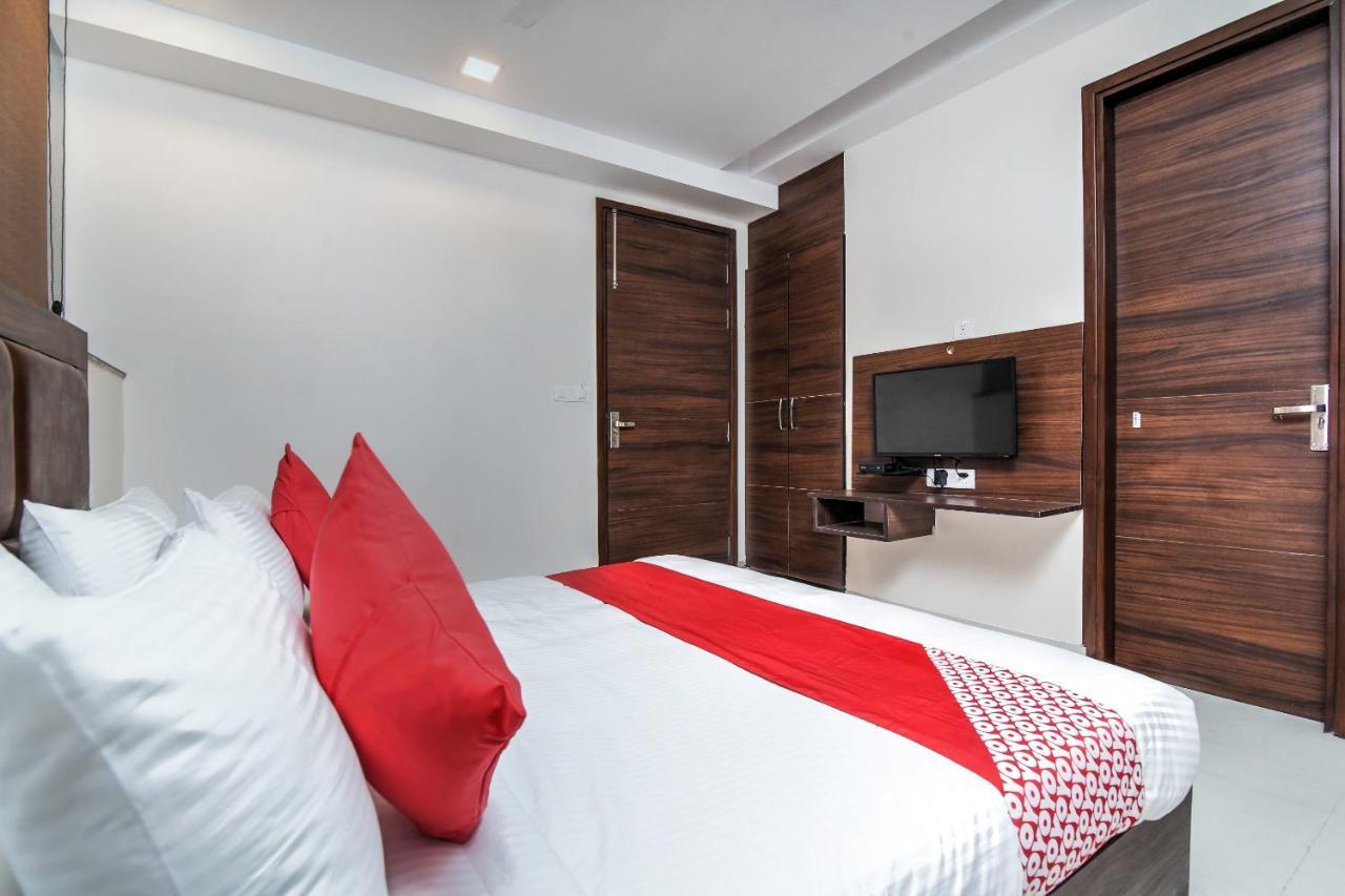 Oyo 23191 Flagship Hotel Raj Madan Ameerpet ไฮเดอราบัด ภายนอก รูปภาพ