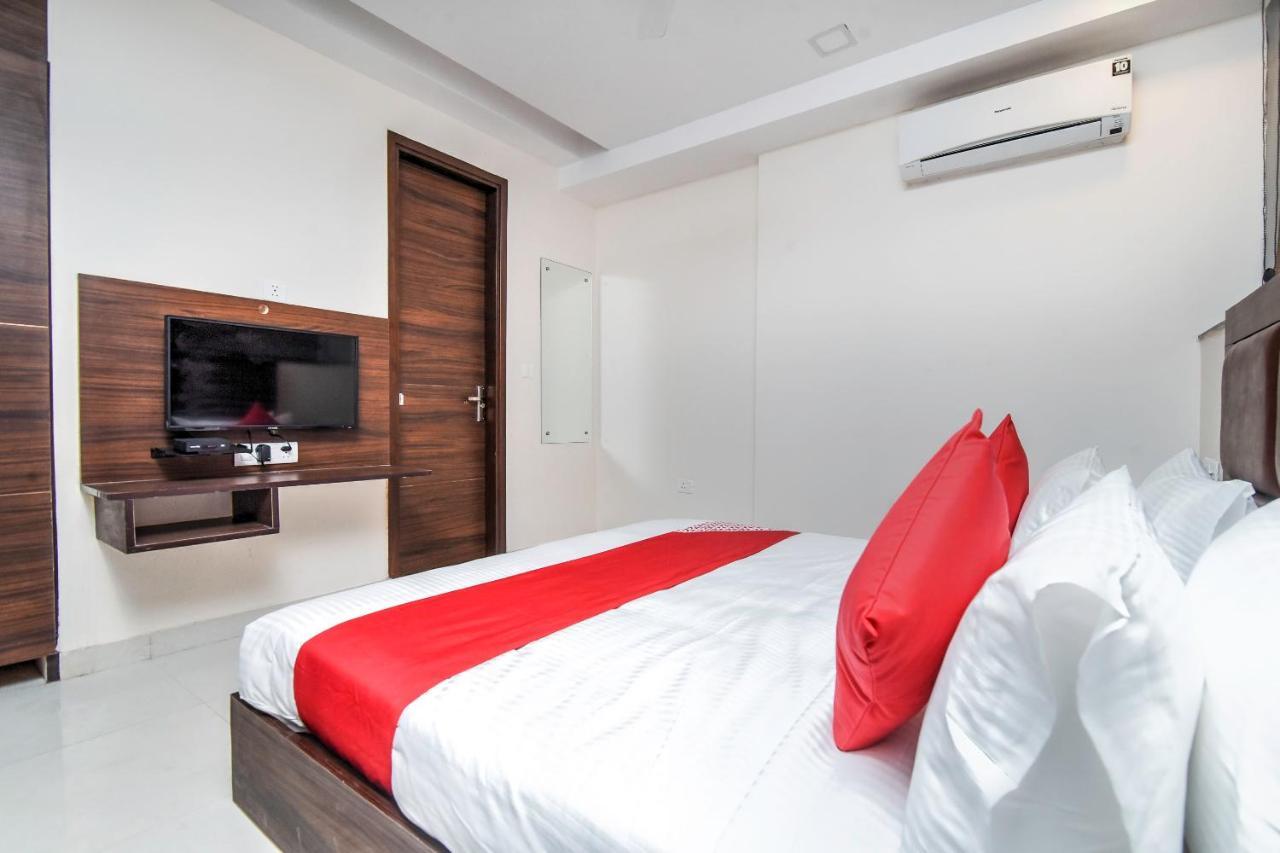 Oyo 23191 Flagship Hotel Raj Madan Ameerpet ไฮเดอราบัด ภายนอก รูปภาพ
