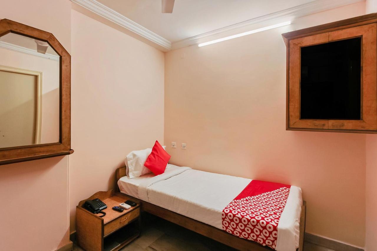 Oyo 23191 Flagship Hotel Raj Madan Ameerpet ไฮเดอราบัด ภายนอก รูปภาพ